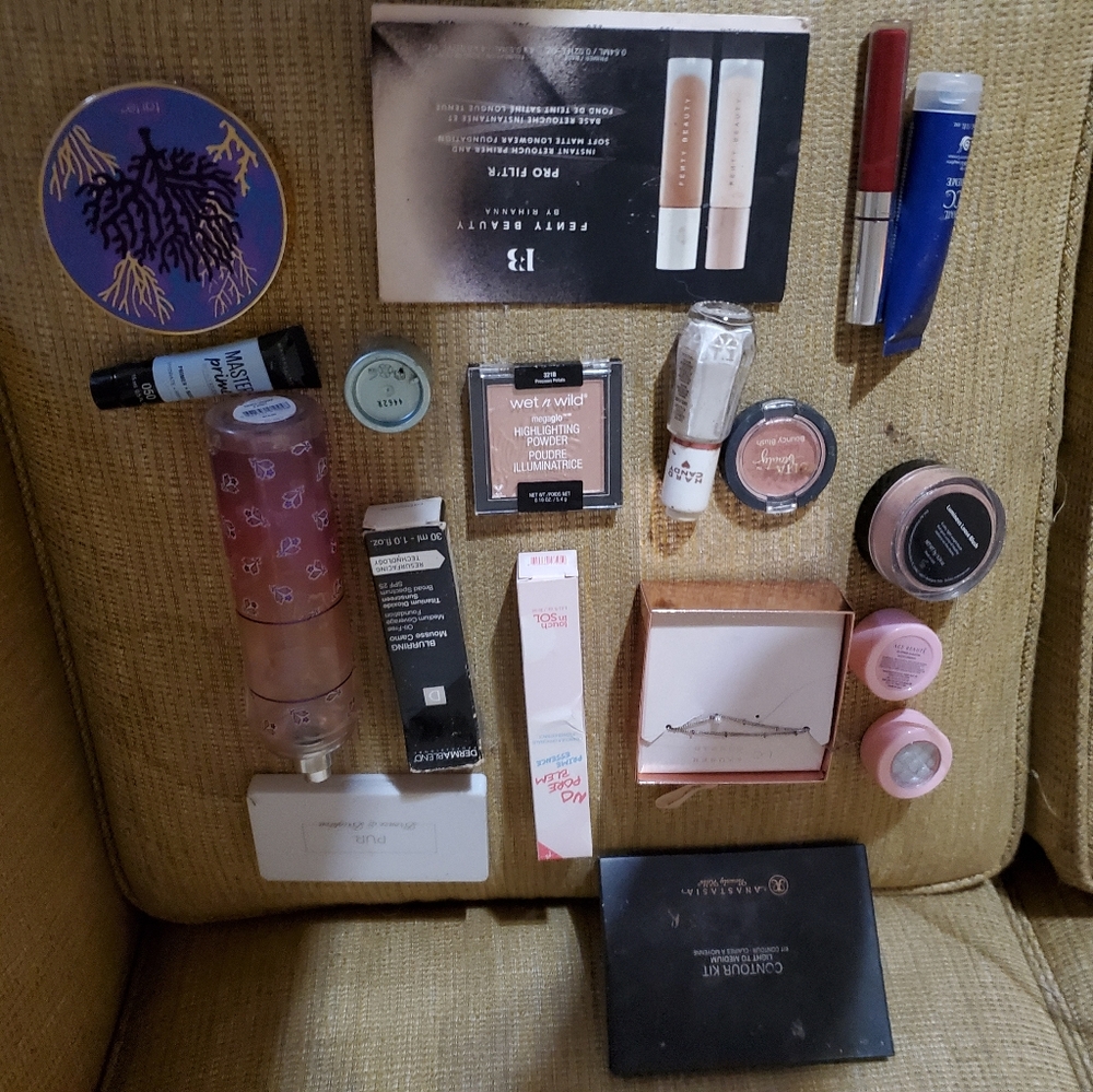 Cosmetics - Picture 2 of 4